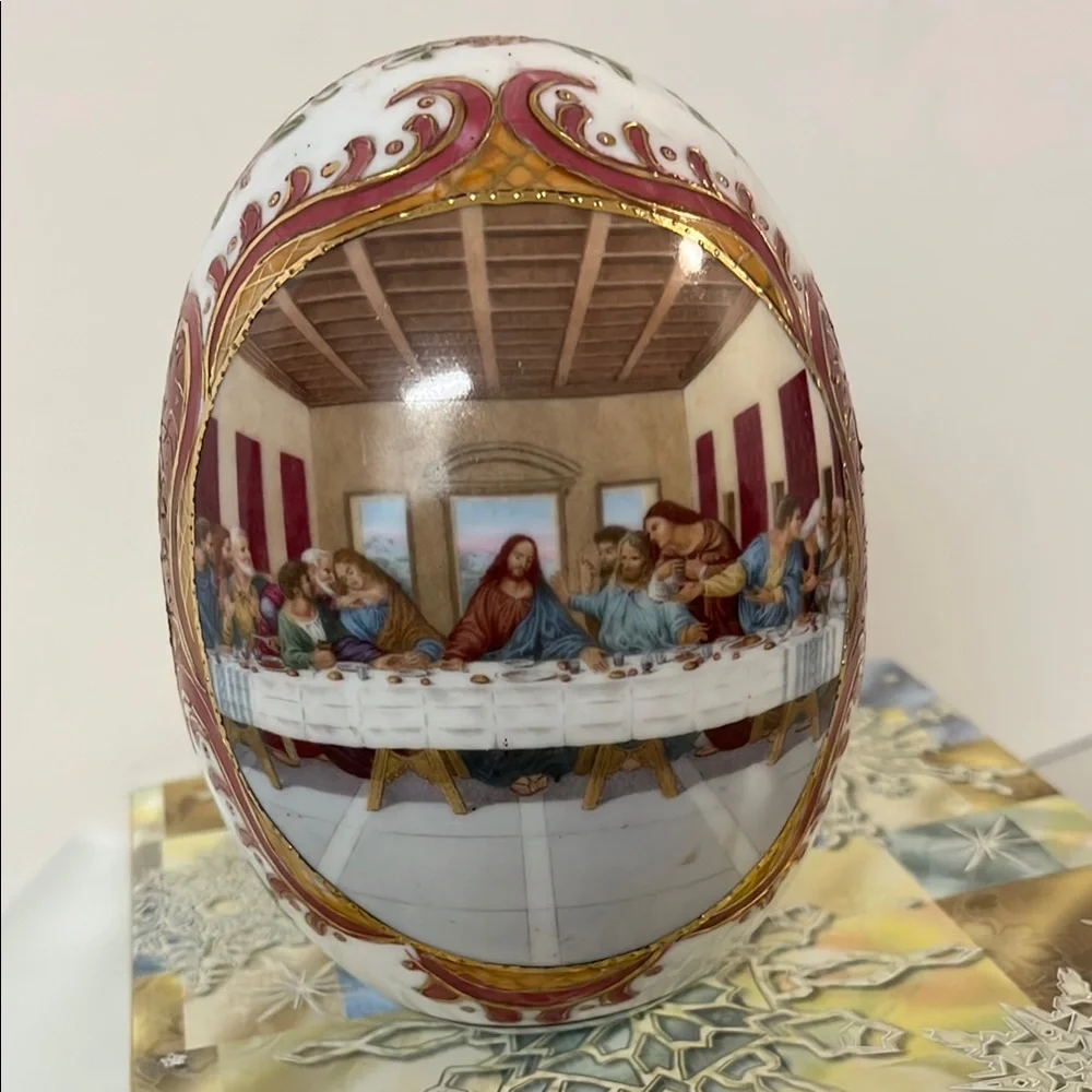 Decorative Ceramic Egg with Last Supper Design - Picture 3 of 13